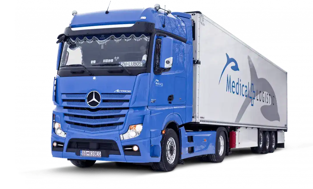 Modré nákladné vozidlo Mercedes-Benz Actros s prívesom Medical Logistic pre špecializovanú prepravu tovaru